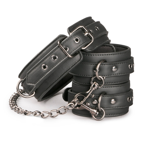 Bondage : leather collar with anklecuff